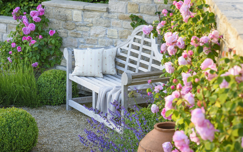 Einen schönen Sitzplatz mit Rosen gestalten: Ideen für Ihren Garten